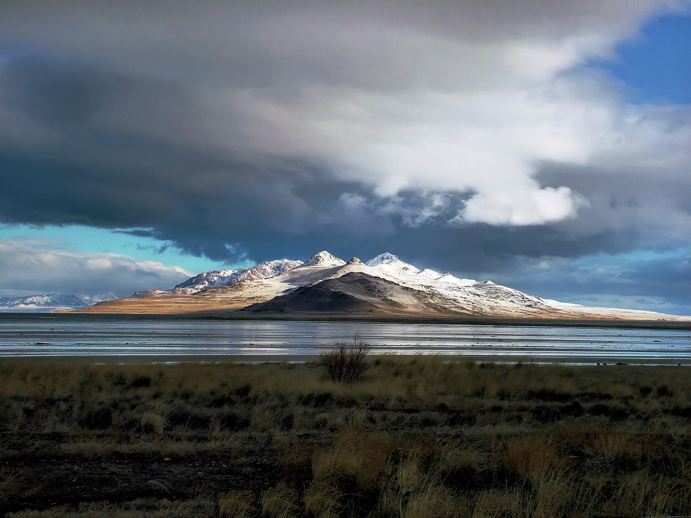 Snow-dusted peaks rising out of the Great Salt Lake seen from Antelope Island